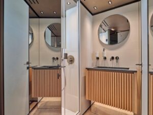 yachtImage_int_998_27599