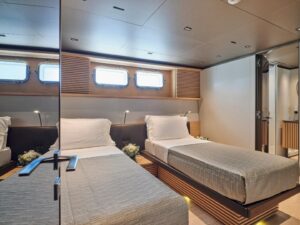 yachtImage_int_998_27600