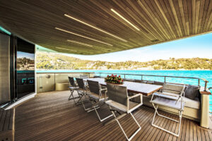 dining-table-exterior