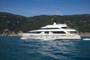sd-112-sanlorenzo-yacht-motore
